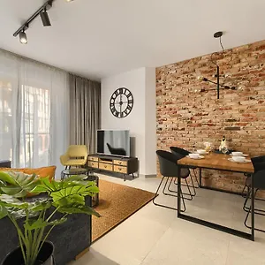 https://impero-apartment-elite-poznan-parking.poznan-hotels.com